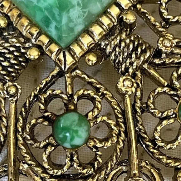 Vintage Open Work Green Faux Stone Gold tone ‎ Ornate  Pin Brooch - Picture 7 of 9